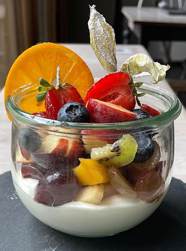 Quark Cream Indulgence: Fresh Fruit and Honey